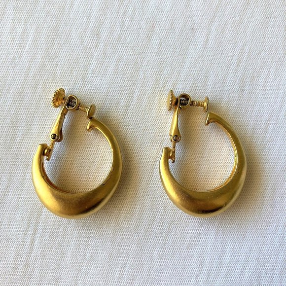 Golden earrings - Picture 1 of 3
